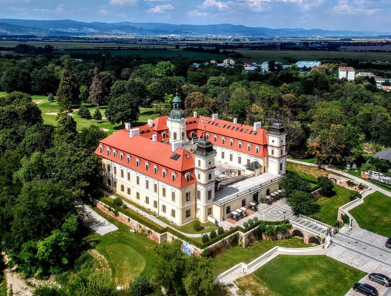 Bed and breakfast Theresia Chateau - Bernolákovo Extérieur photo