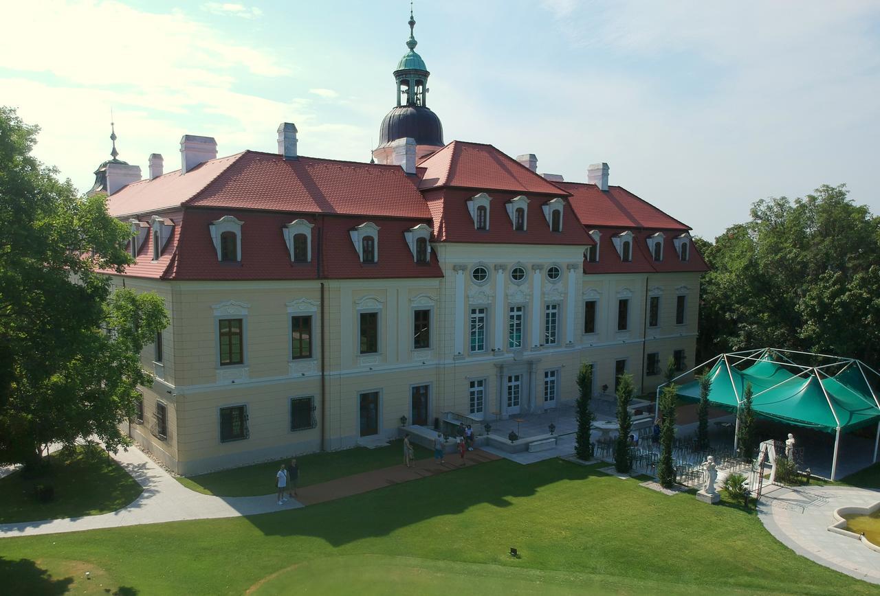Bed and breakfast Theresia Chateau - Bernolákovo Extérieur photo